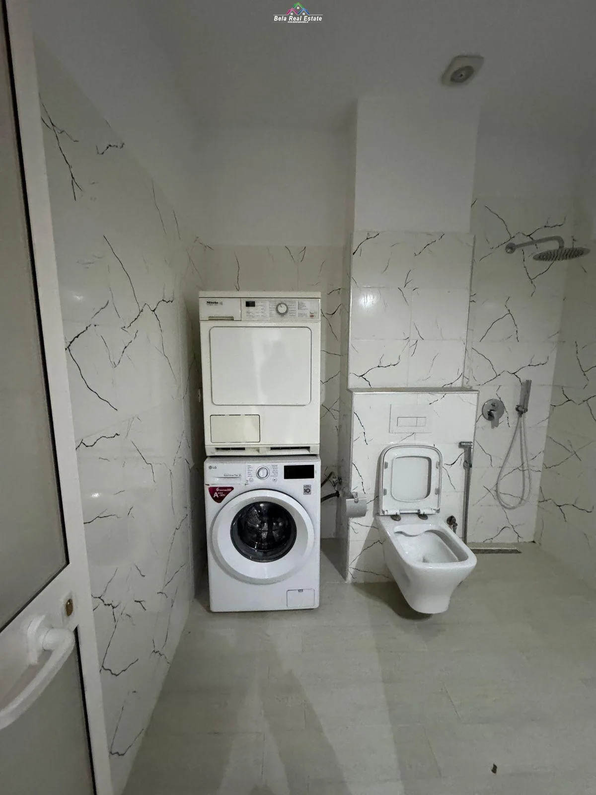 Garsoniere me qera tek Rruga e Barrikadave (ID BG121) Tirane