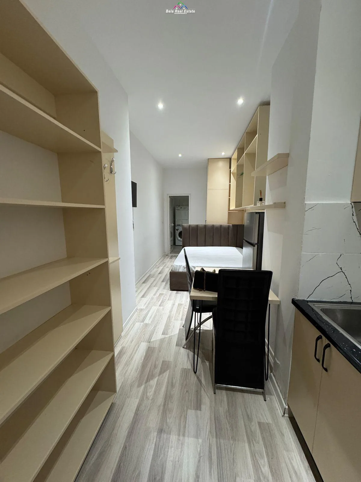 Garsoniere me qera tek Rruga e Barrikadave (ID BG121) Tirane