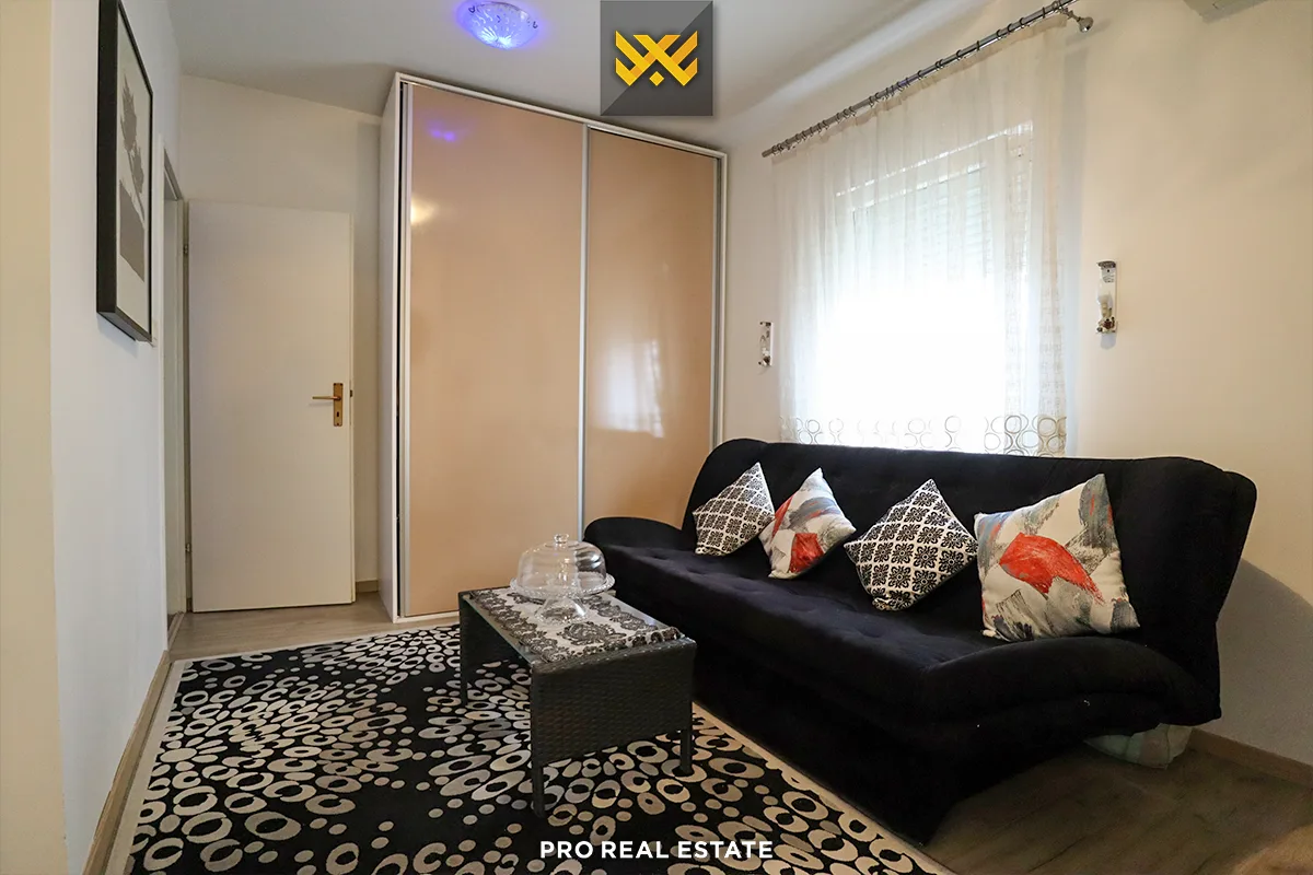 Shtëpi 300m² + 100m² për #SHITJE në Veternik