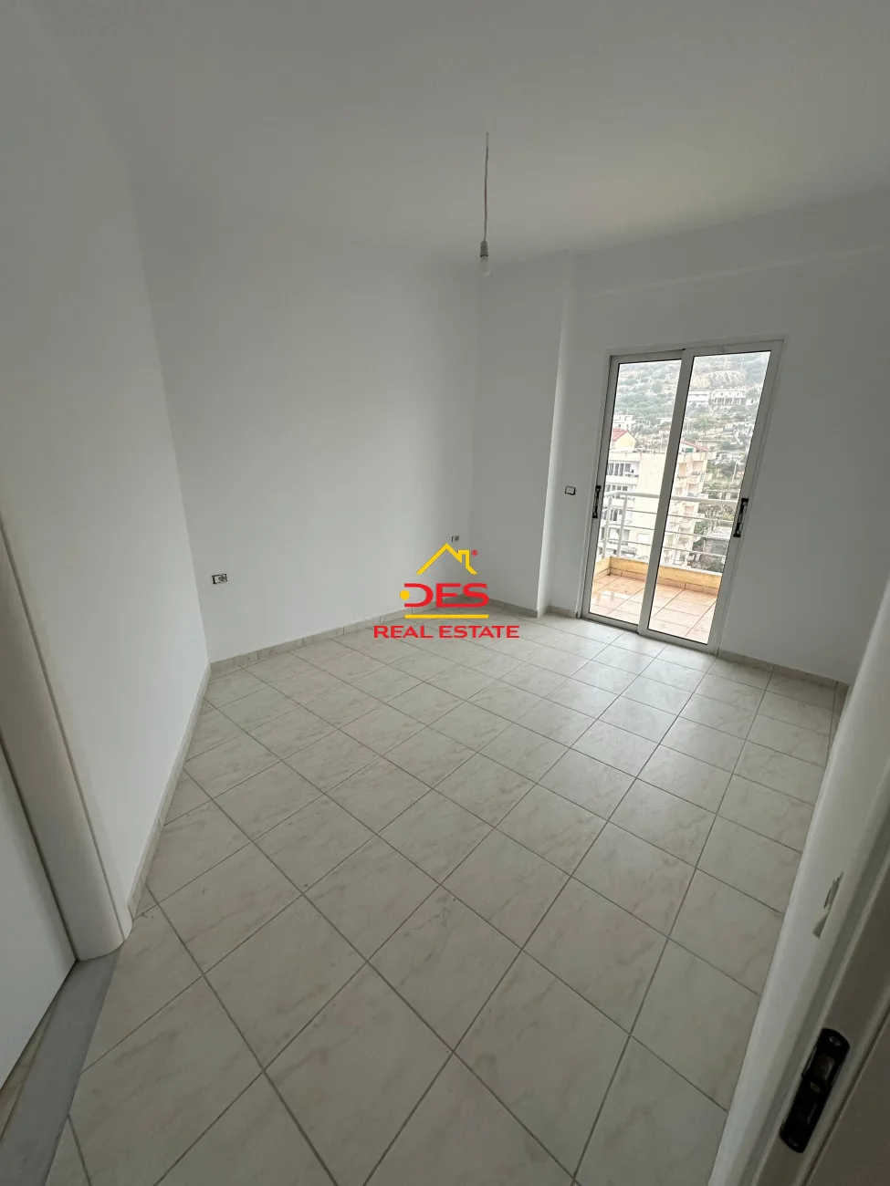 SHITET APARTAMENT 3+1+3 NË SARANDË 📍 Pranë Stadiumit të qytetit
