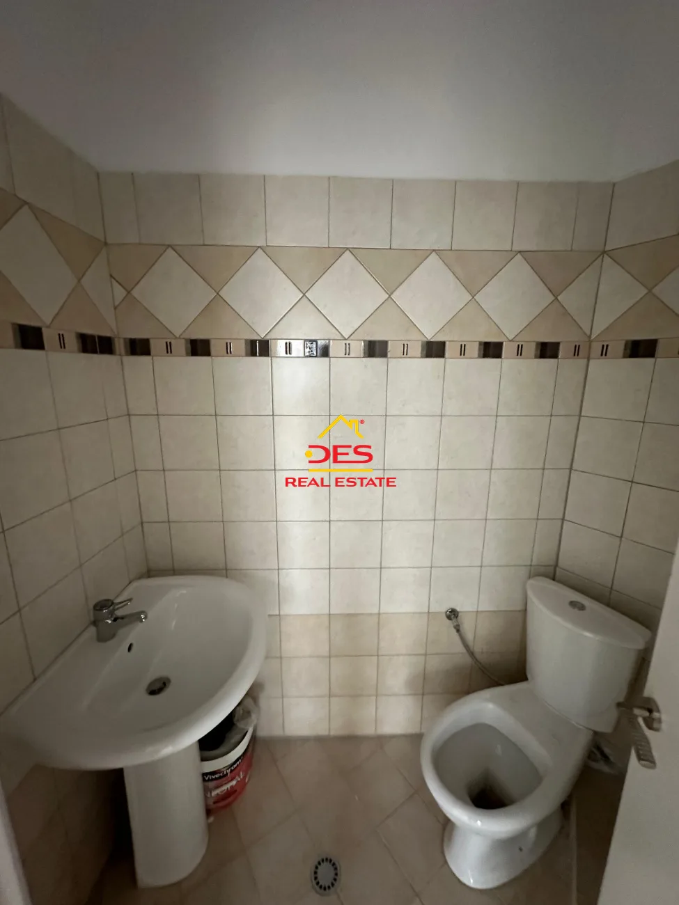 SHITET APARTAMENT 3+1+3 NË SARANDË 📍 Pranë Stadiumit të qytetit