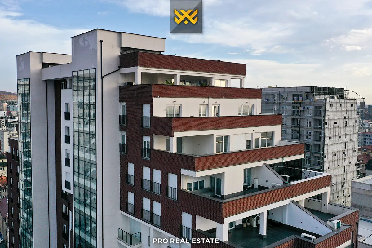 Banesë Penthouse 200m² + 60m² për #SHITJE në Lagjen e Muhaxherëve