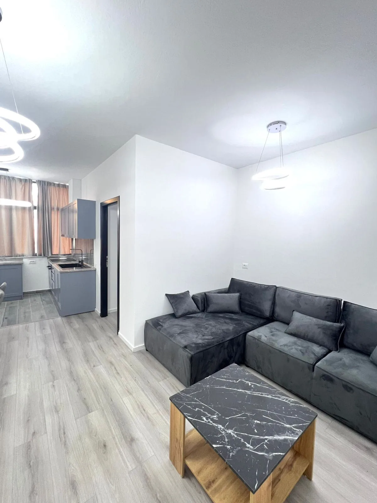 Apartament me qera 1+1 tek Bulevardi Zogu i Pare (ID B2101225) Tirane