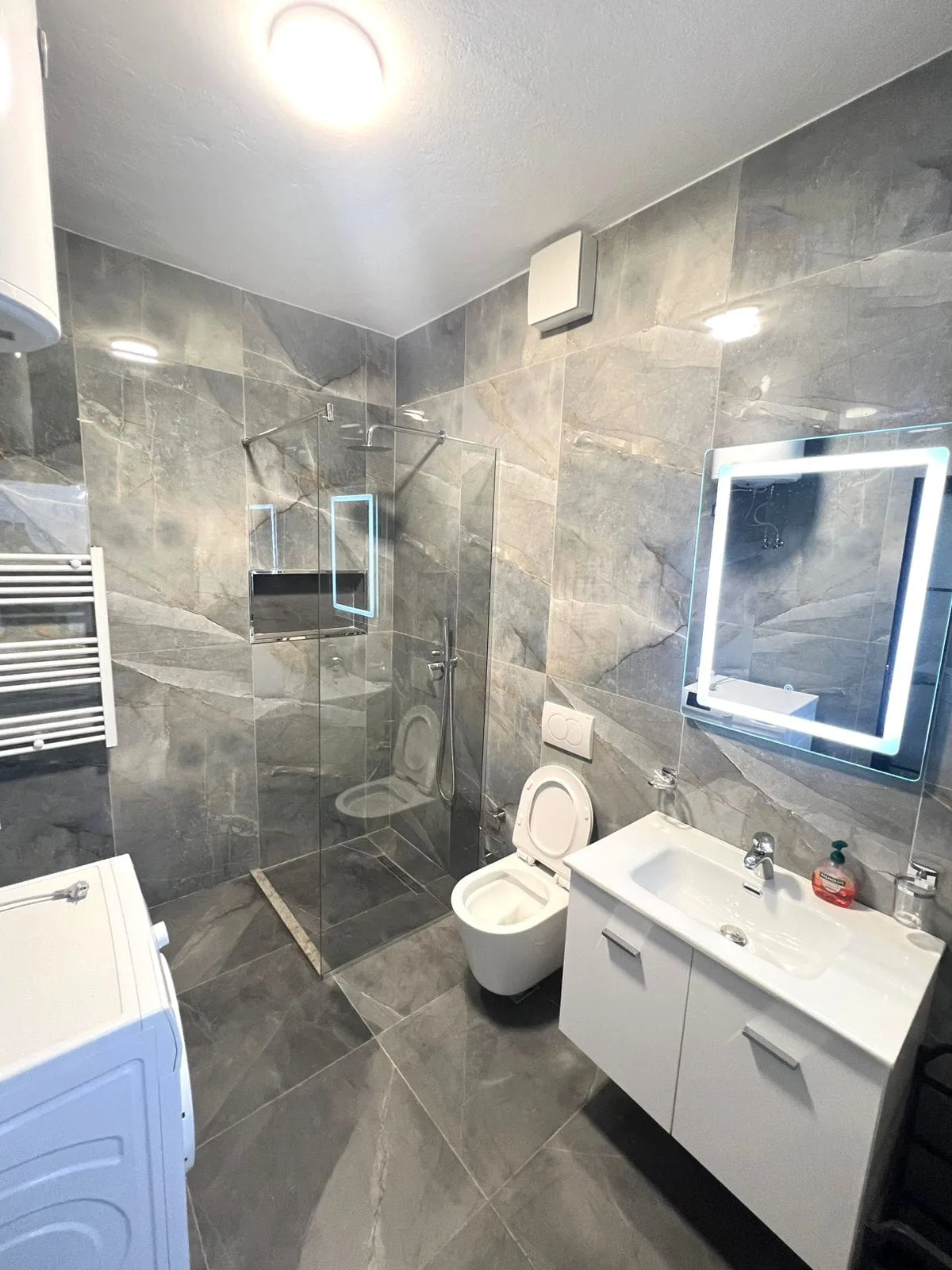 Apartament me qera 1+1 tek Bulevardi Zogu i Pare (ID B2101225) Tirane