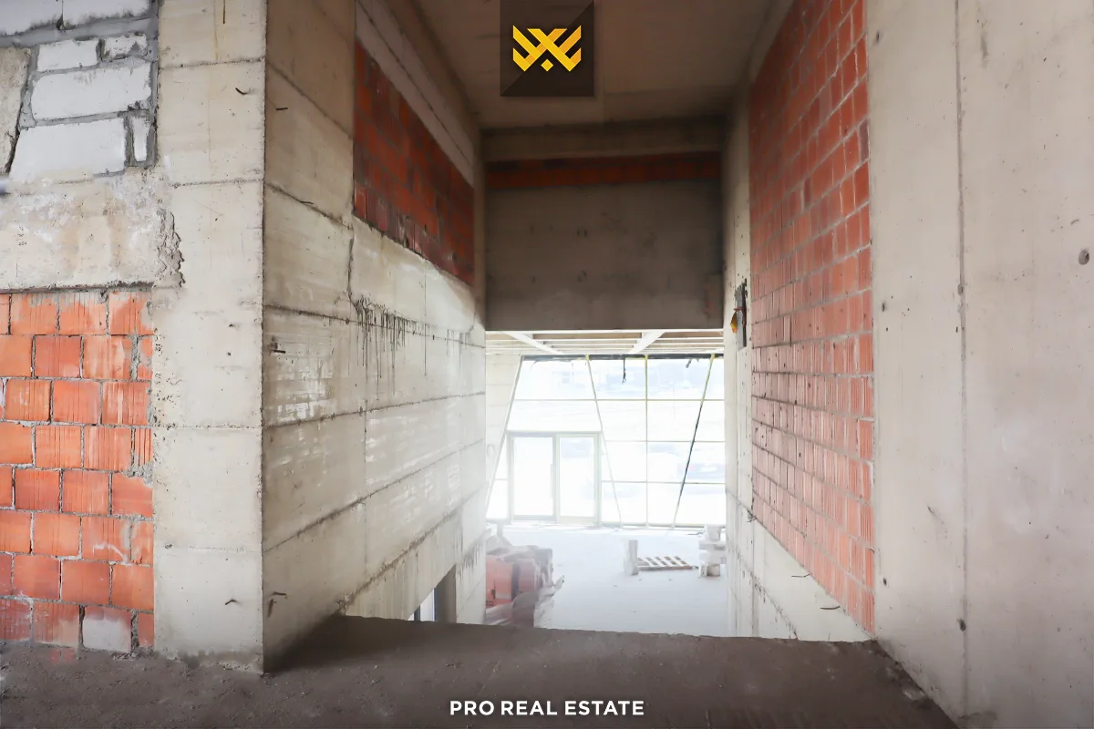Lokal 300m² për #SHITJE në Emshir
