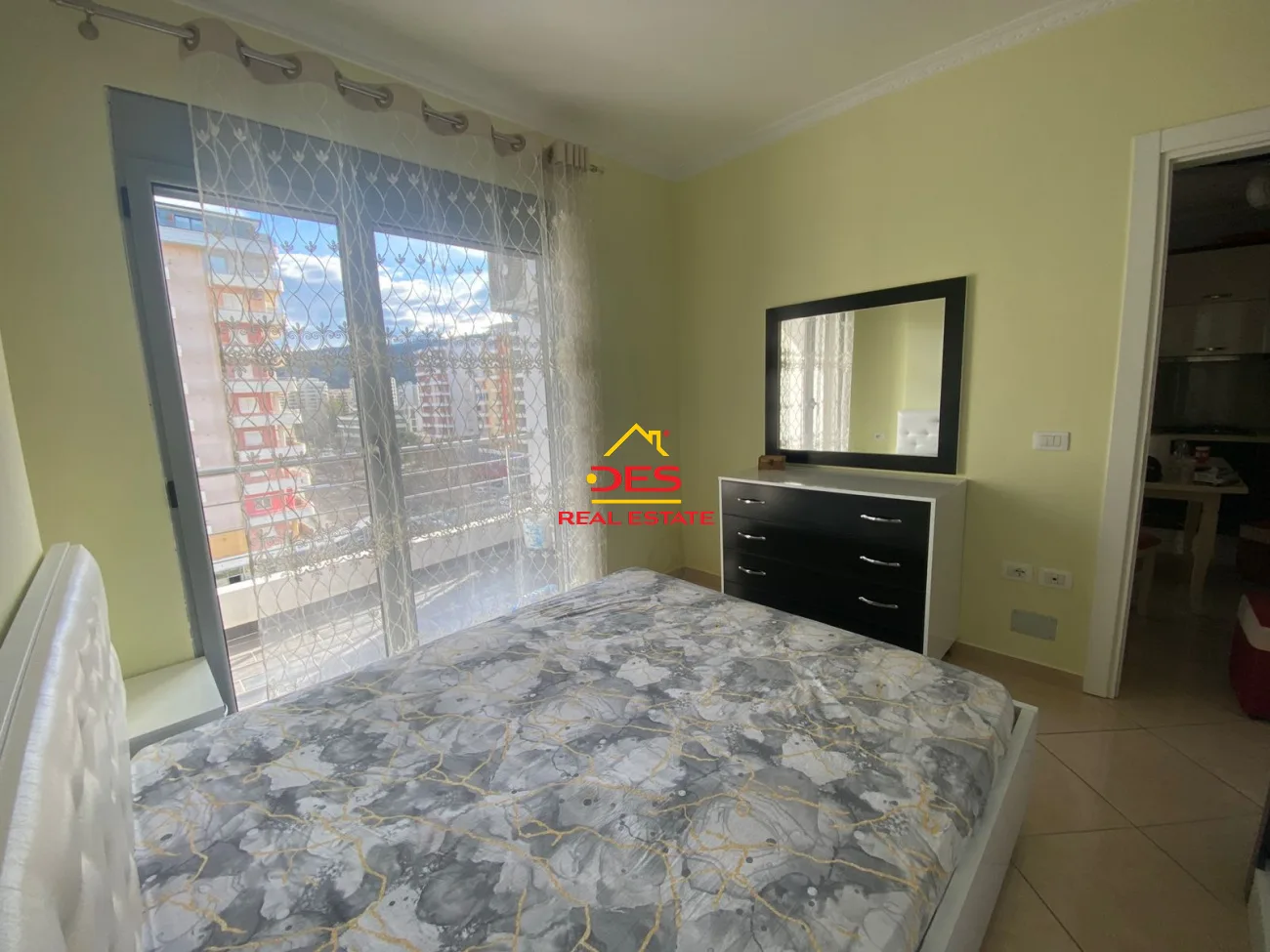 Jepet me qira apartament 2+1 pranë ish karburant vola , vlorë