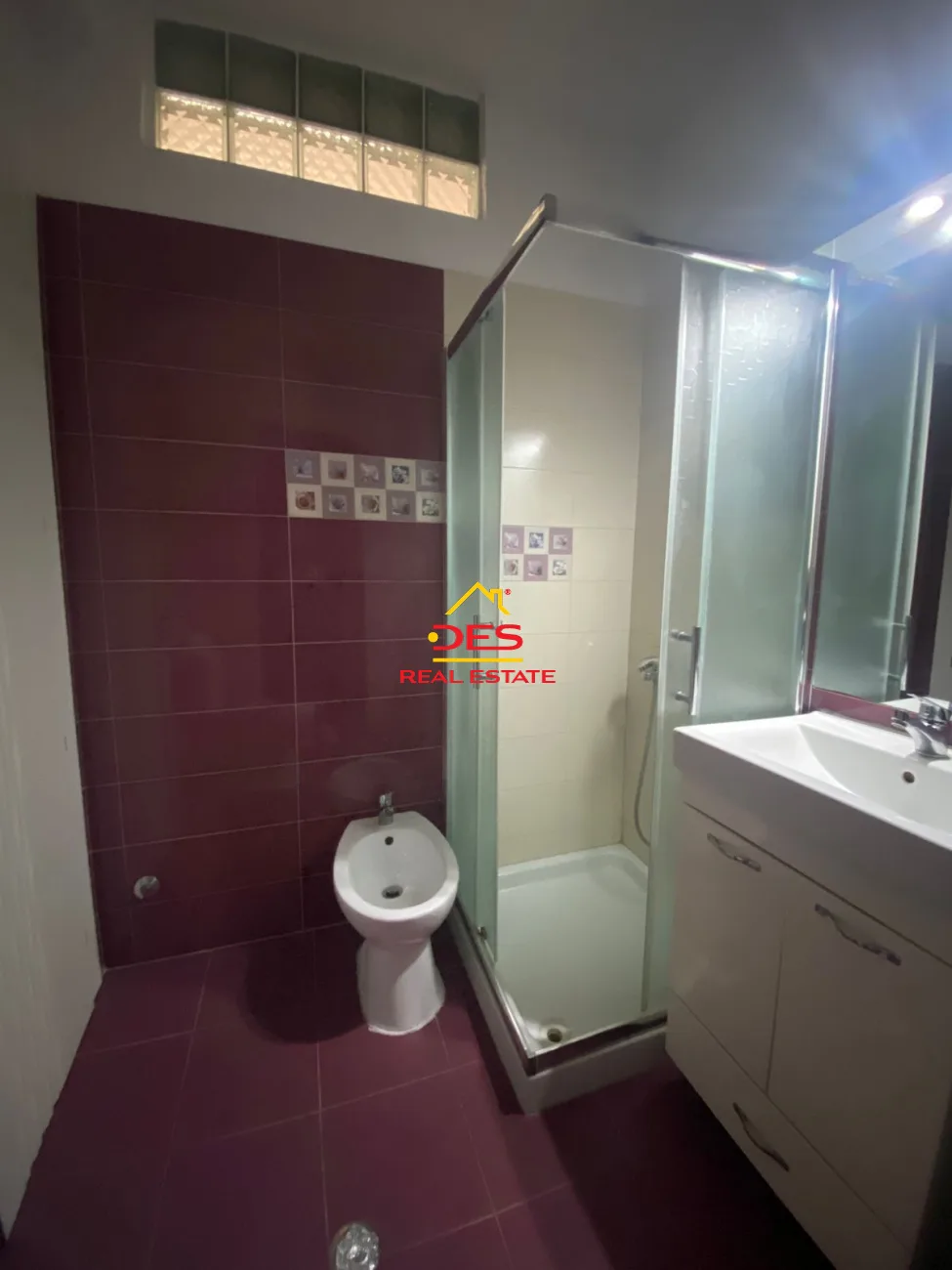 Jepet me qira apartament 2+1 pranë ish karburant vola , vlorë