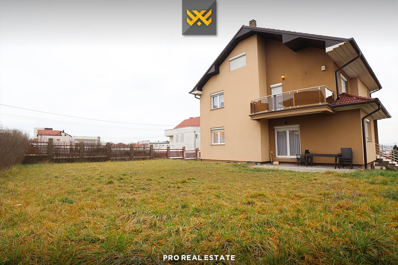 Shtëpi 420m² në #SHITJE në Lagjen Qëndresa.