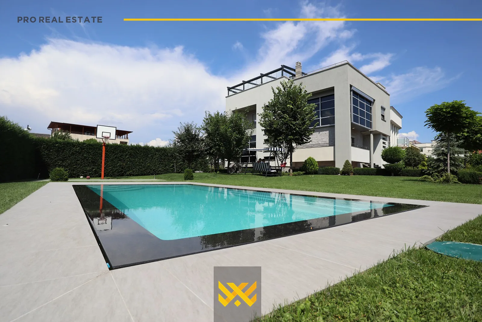 Shtëpi Luksoze 550m² për #SHITJE në Veternik