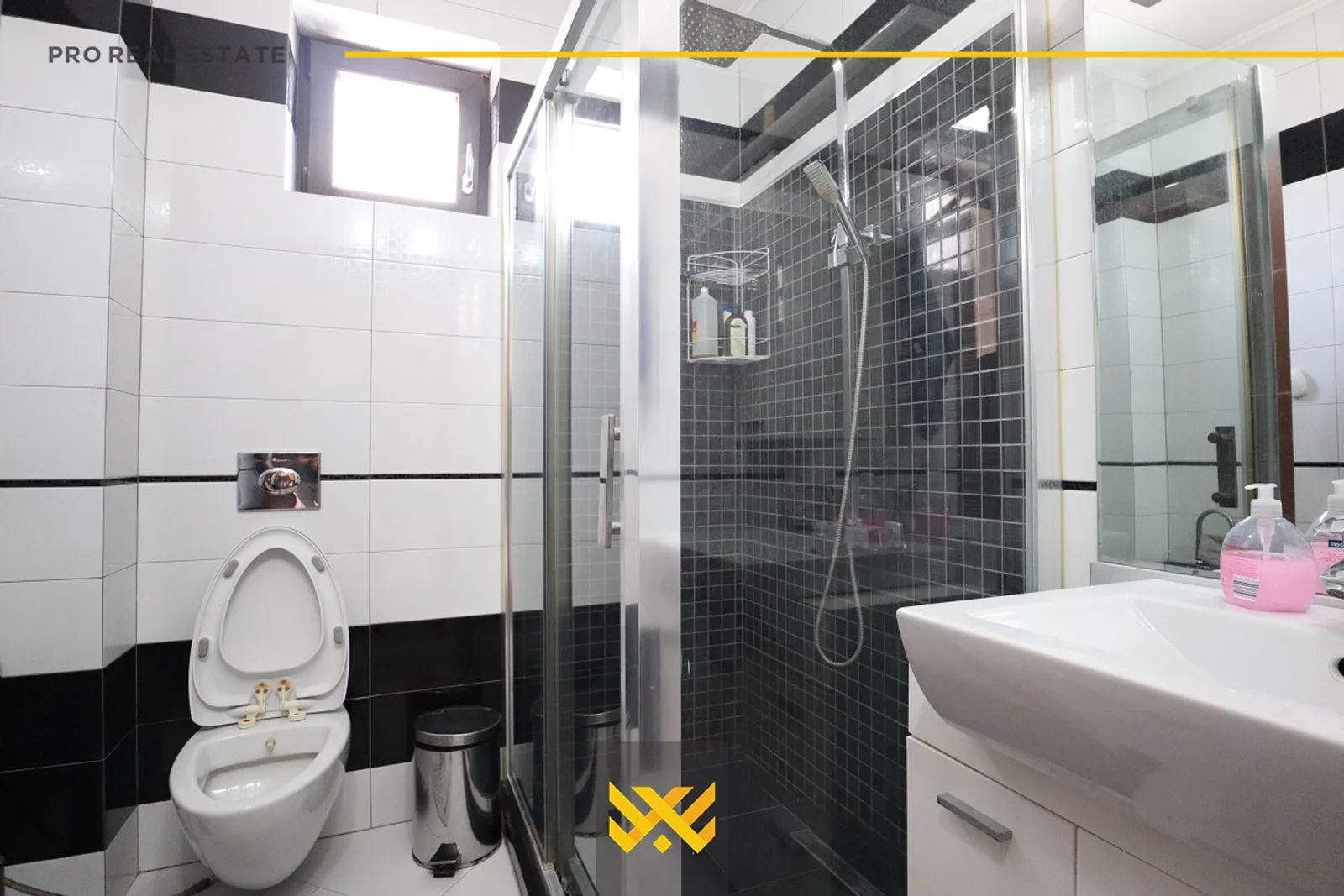 Shtëpi Luksoze 550m² për #SHITJE në Veternik