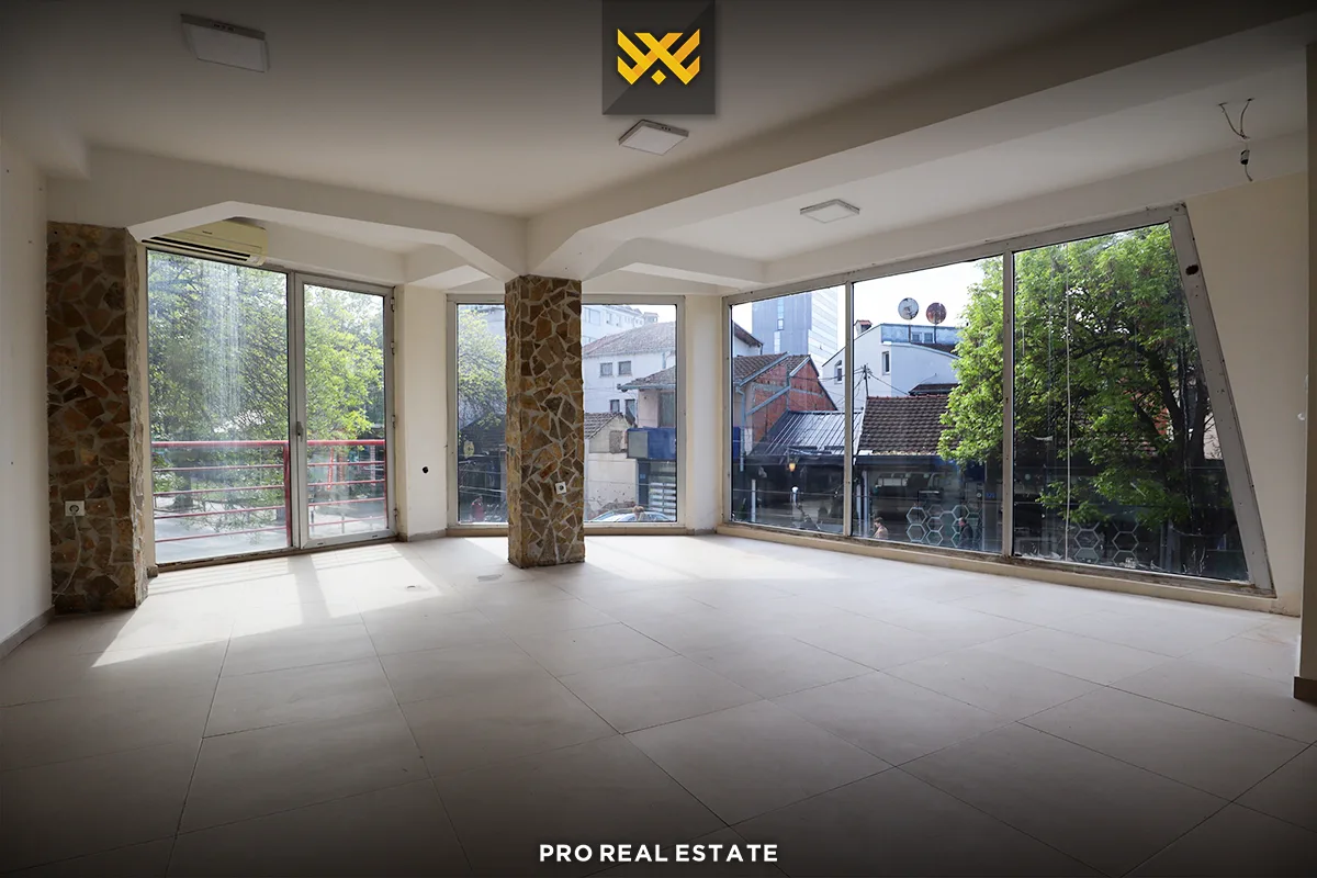 Lokal - Zyrë 220m² me #QIRA te Qafa.
