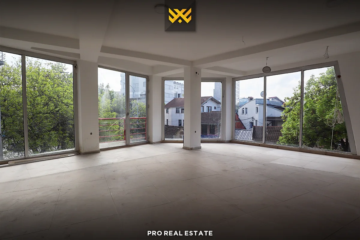 Lokal - Zyrë 220m² me #QIRA te Qafa.