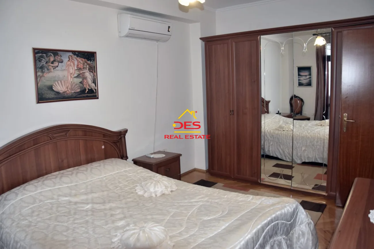 Jepet me qira apartament 2+1 pranë bllokut,tiranë