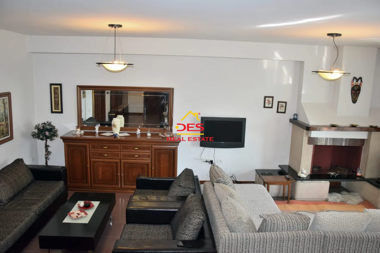 Jepet me qira apartament 2+1 pranë bllokut,tiranë
