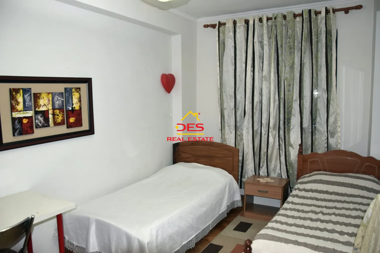 Jepet me qira apartament 2+1 pranë bllokut,tiranë