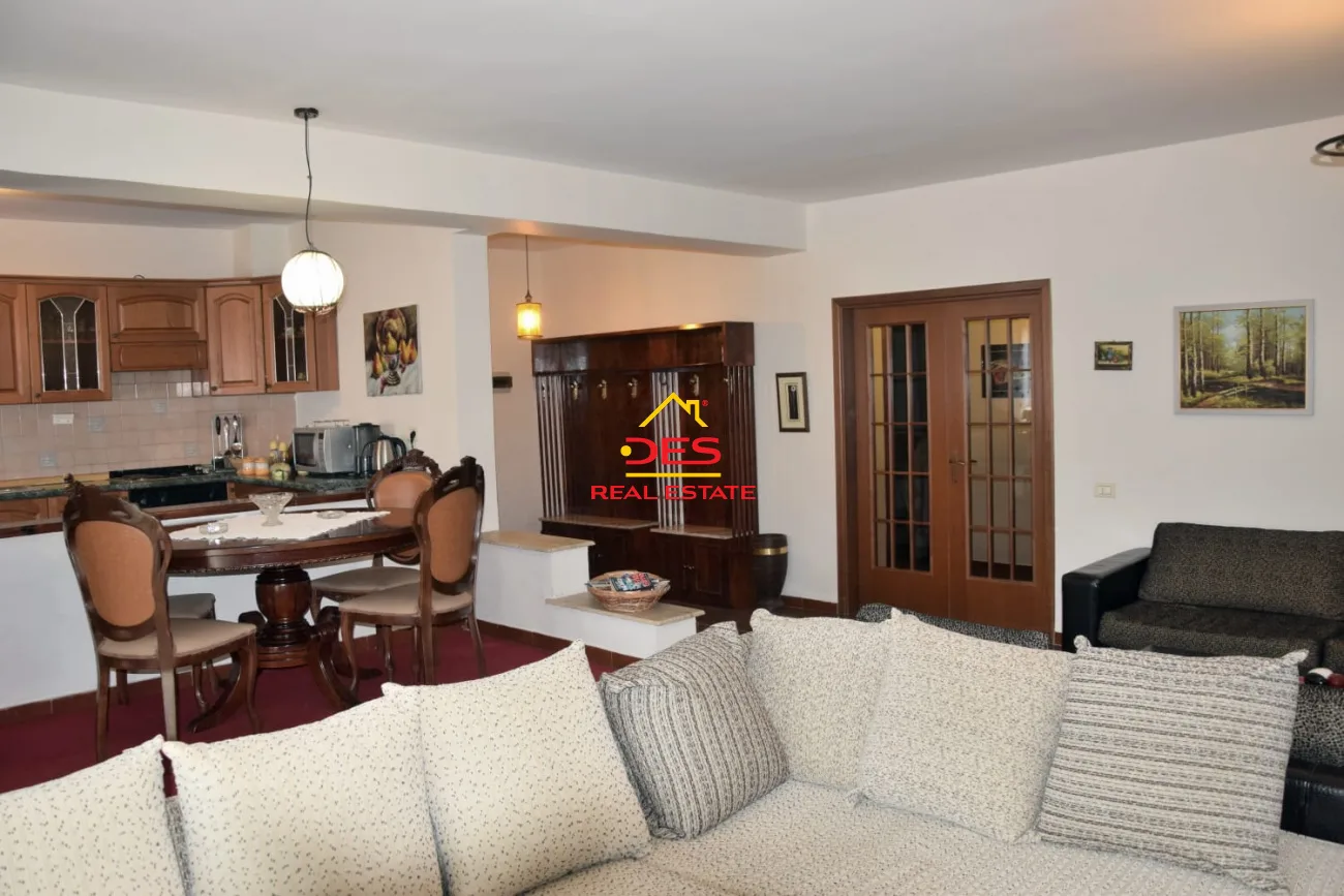 Jepet me qira apartament 2+1 pranë bllokut,tiranë
