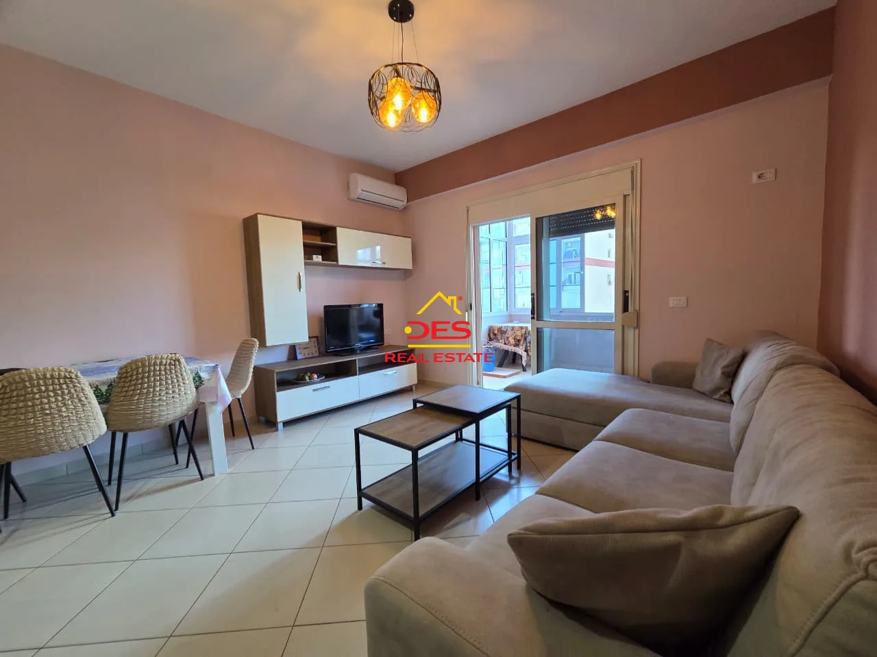 Jepet me qira apartament 2+1 pranë kishës ortodokse, vlorë.