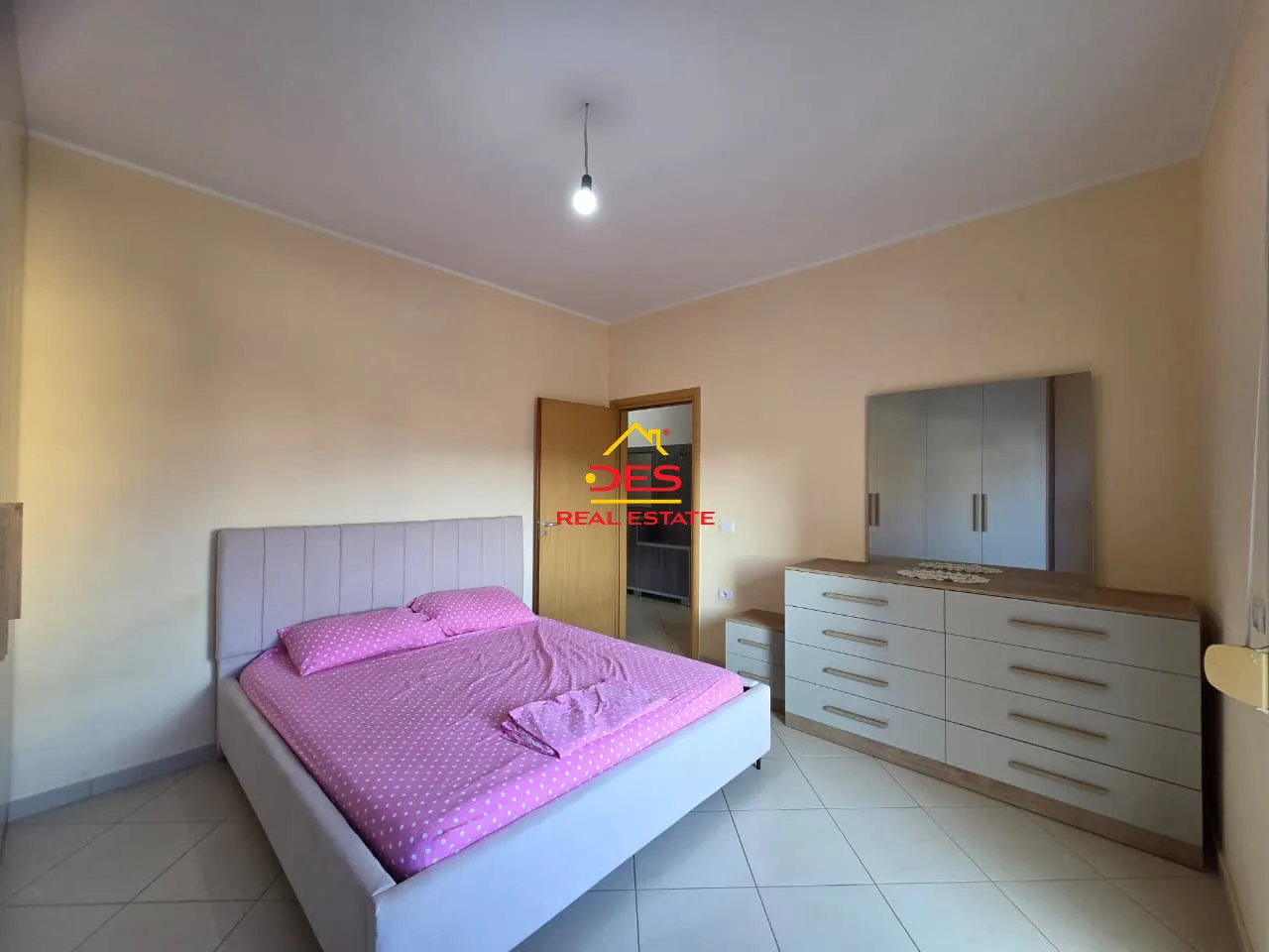 Jepet me qira apartament 2+1 pranë kishës ortodokse, vlorë.