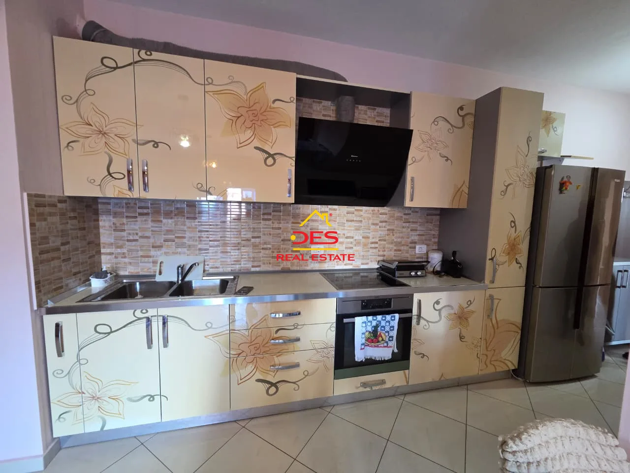 Jepet me qira apartament 2+1 pranë kishës ortodokse, vlorë.