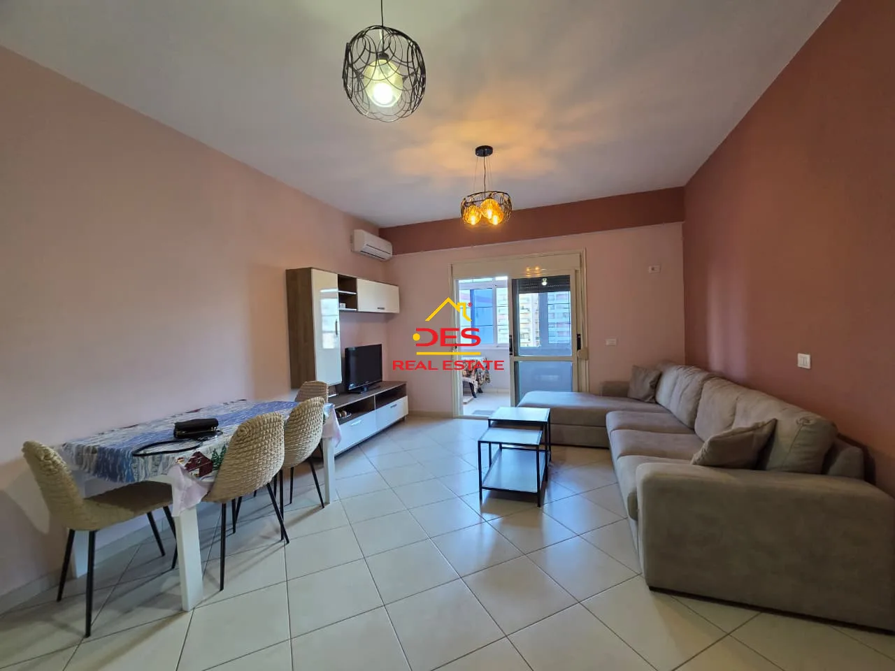 Jepet me qira apartament 2+1 pranë kishës ortodokse, vlorë.