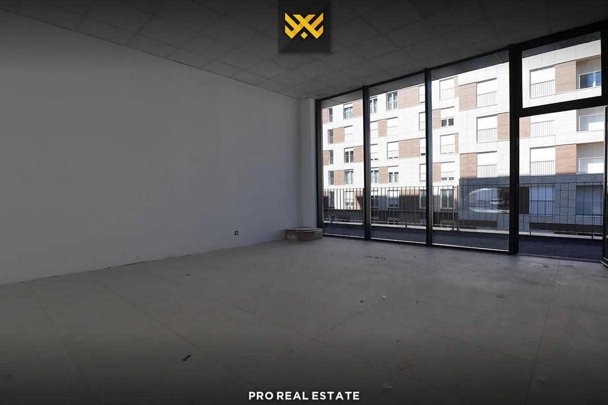 Lokal / Zyrë 81.74m² me #QIRA në Veternik