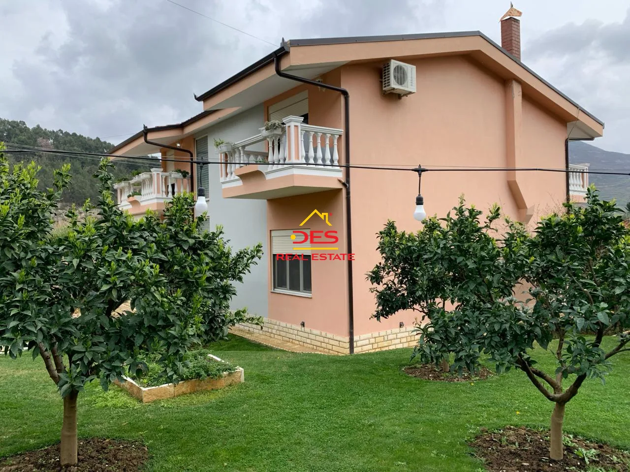Shitet shtëpi private + truall në lagjen ’emin matraxhiu’ ,elbasan