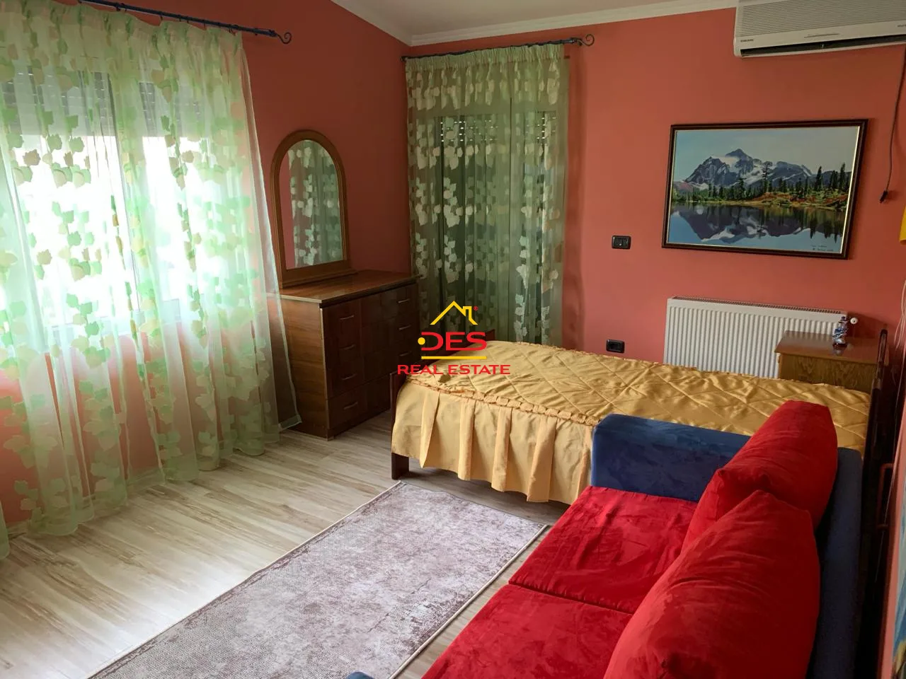 Shitet shtëpi private + truall në lagjen ’emin matraxhiu’ ,elbasan