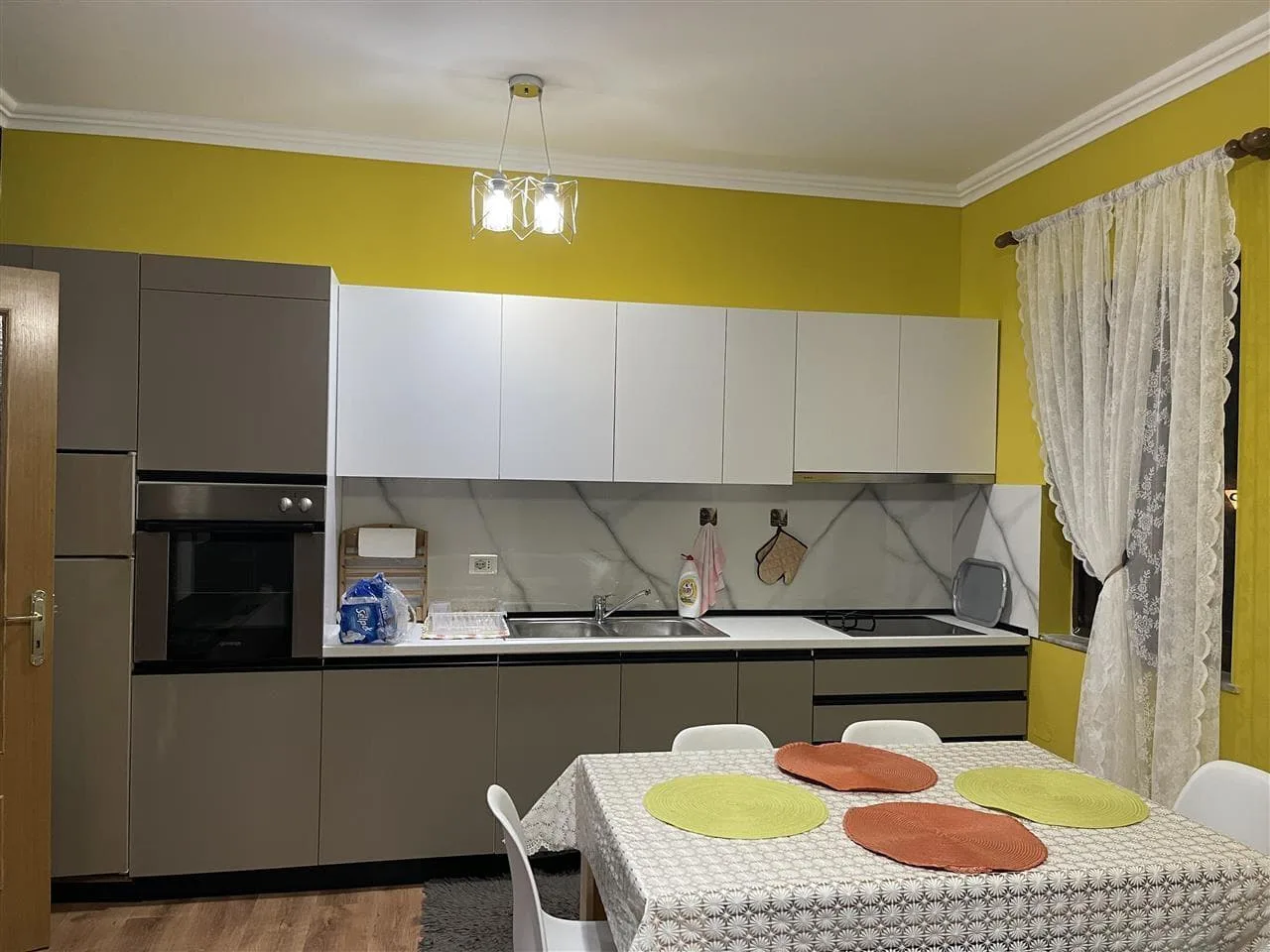 Apartament me qera 2+1 Tek Ish-Restorant Durresi (ID B220142) Tirane