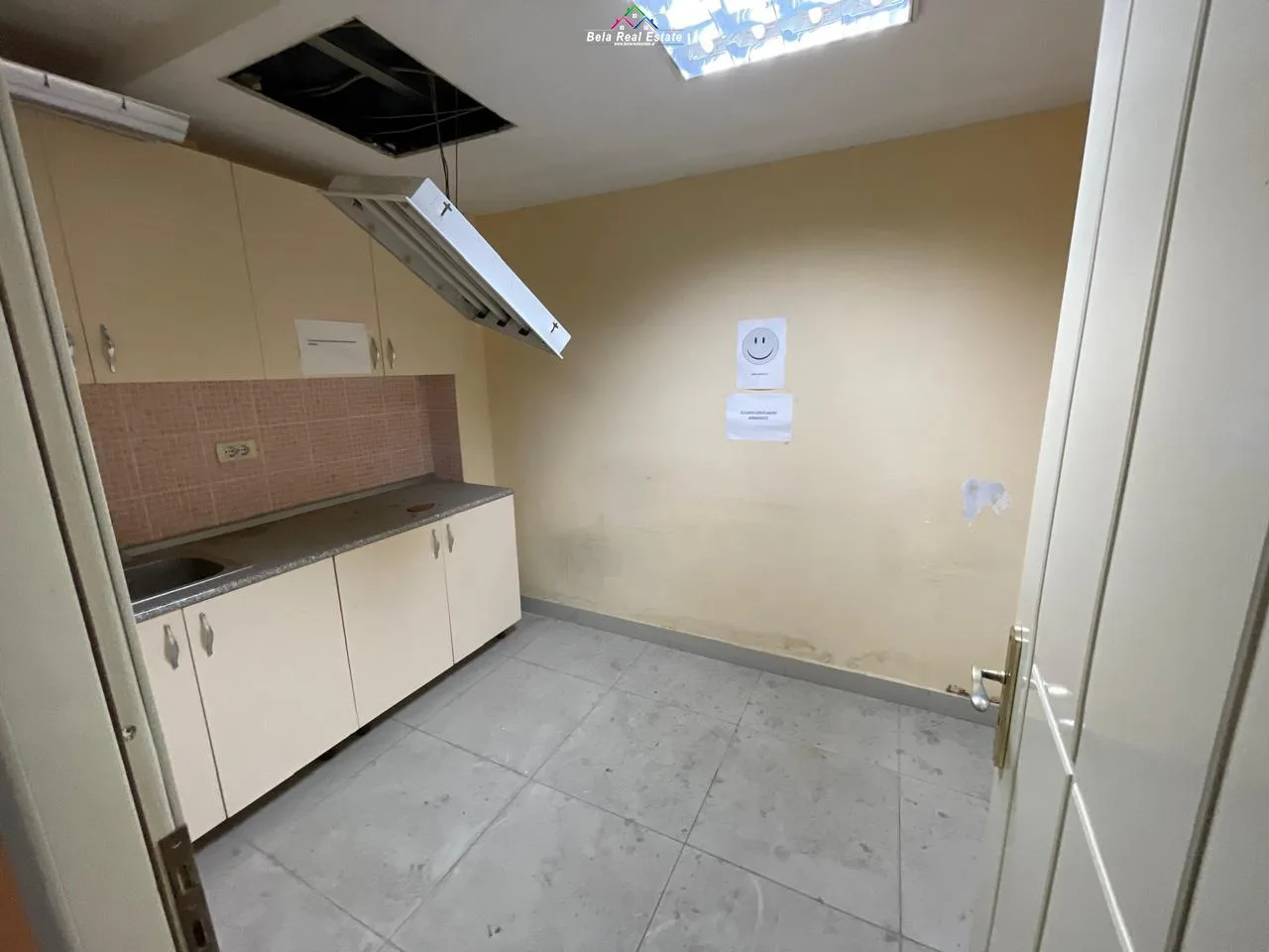Zyre me qera ne Bllok ( ID BZ2384)Tirane