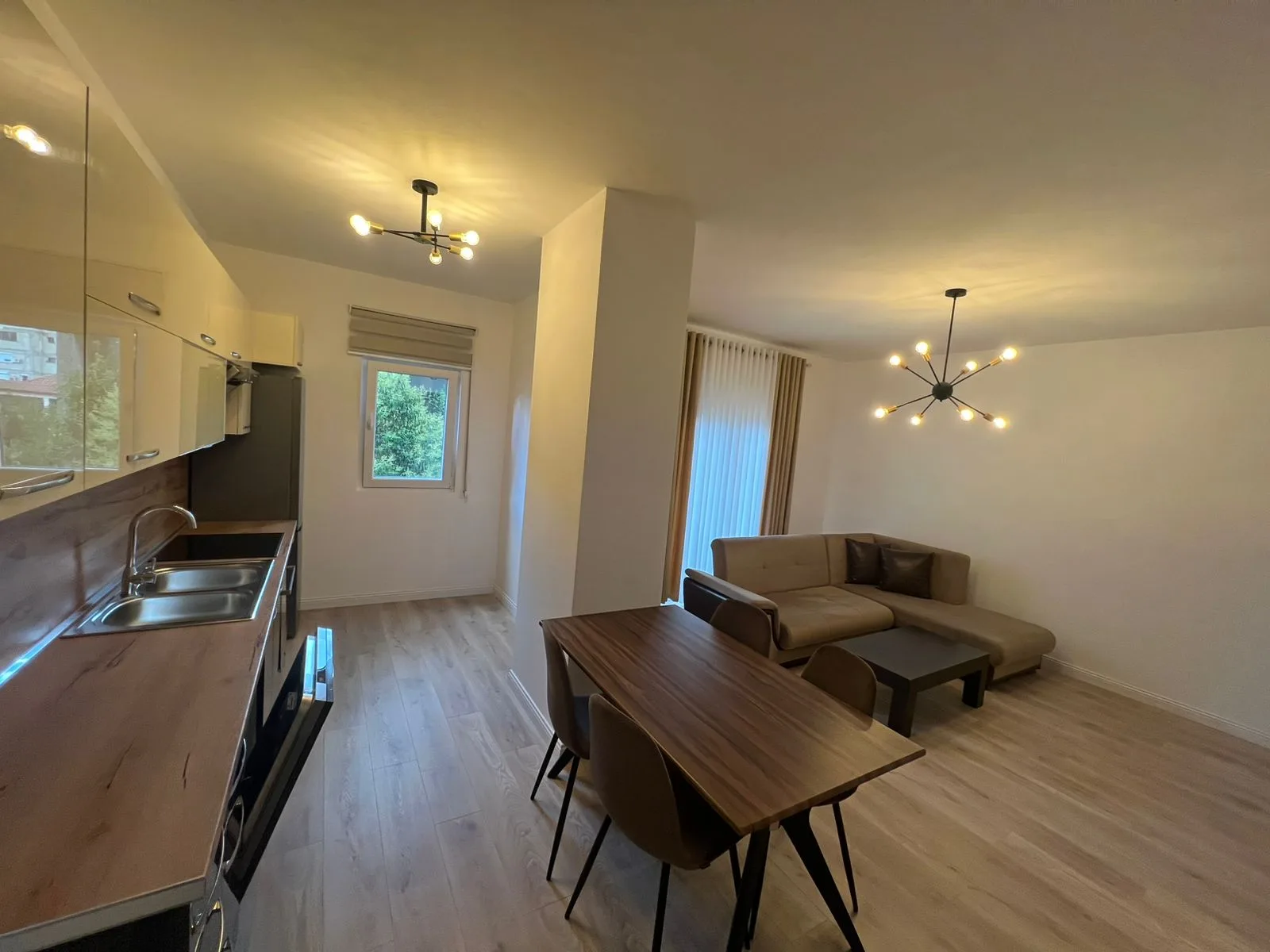 Apartament me qera 2+1+post parkimi tek Rruga Bardhyl (ID B2201391) Tirane
