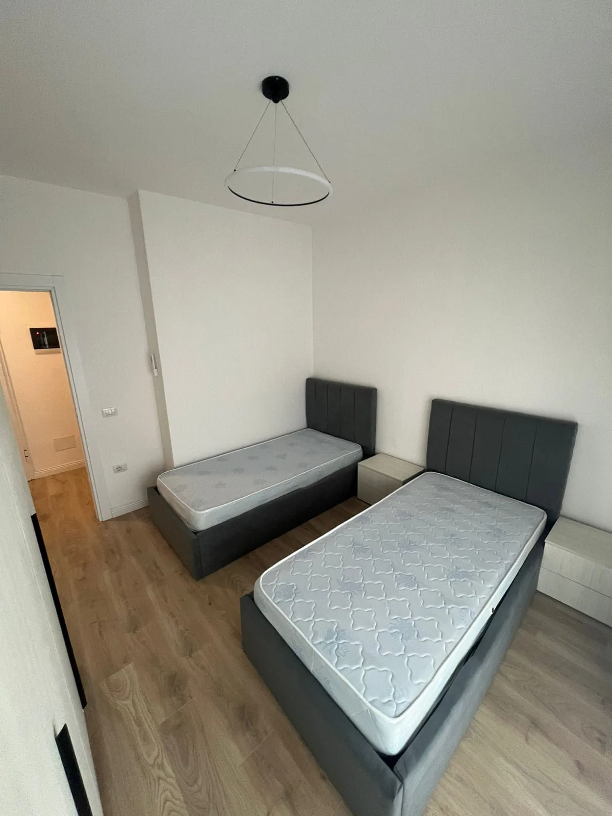Apartament me qera 2+1+post parkimi tek Rruga Bardhyl (ID B2201391) Tirane
