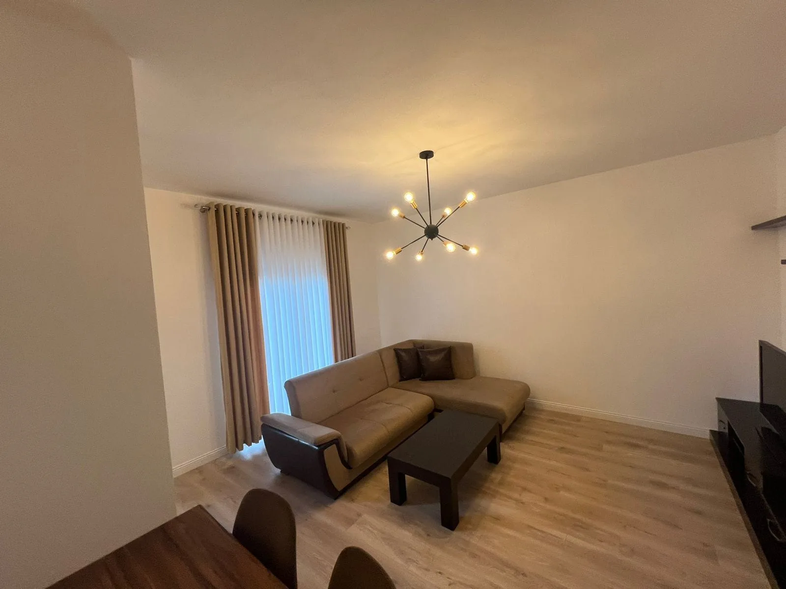 Apartament me qera 2+1+post parkimi tek Rruga Bardhyl (ID B2201391) Tirane