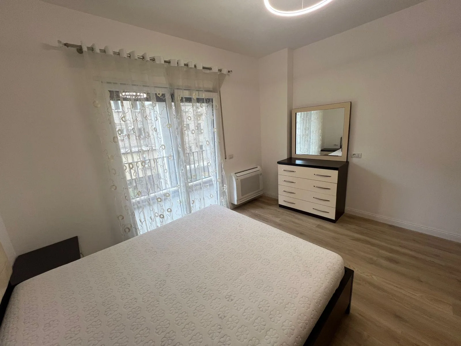 Apartament me qera 2+1+post parkimi tek Rruga Bardhyl (ID B2201391) Tirane