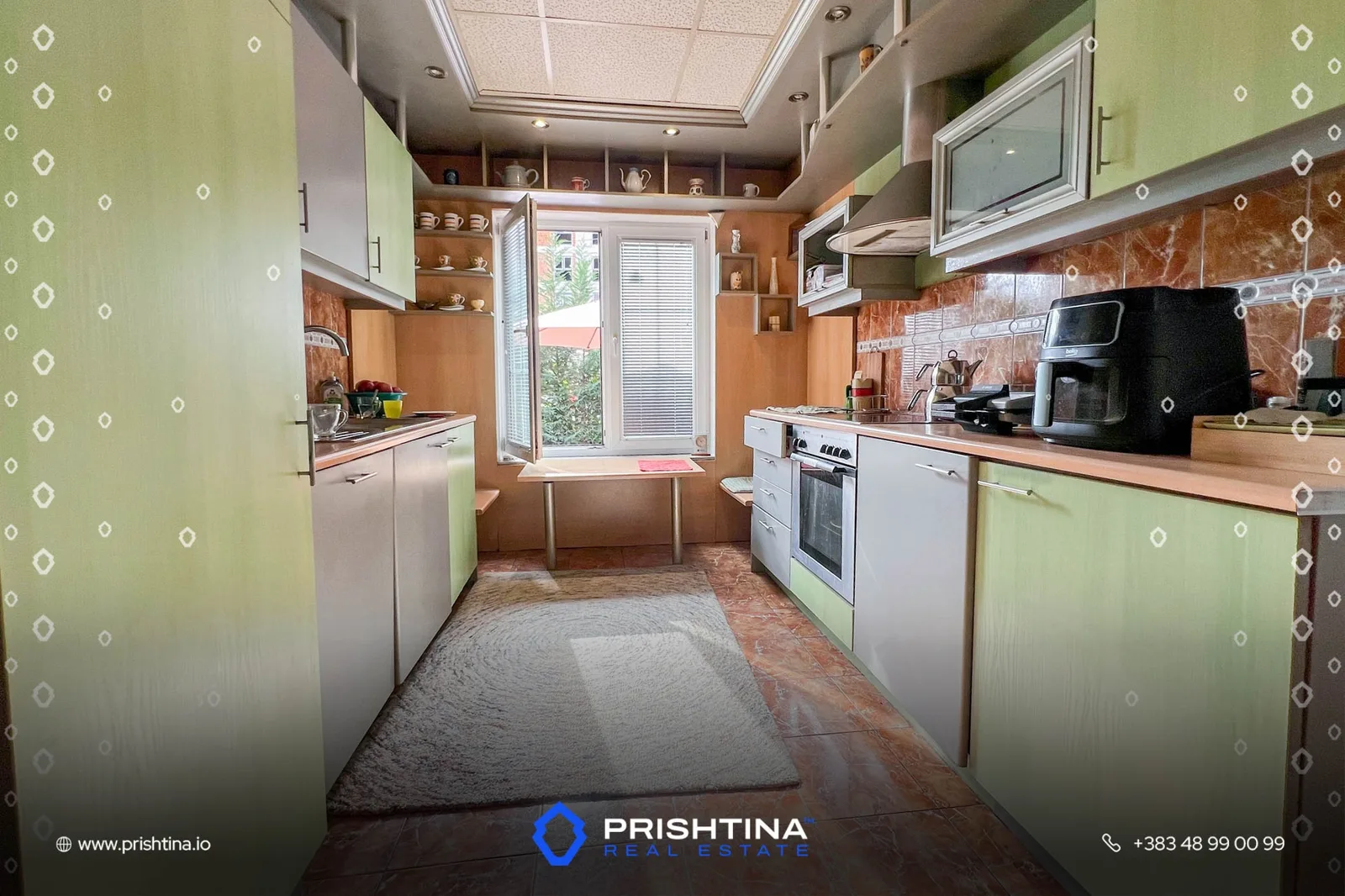 Shtëpi me qira 300m² + 3 ari oborr në Mati 1