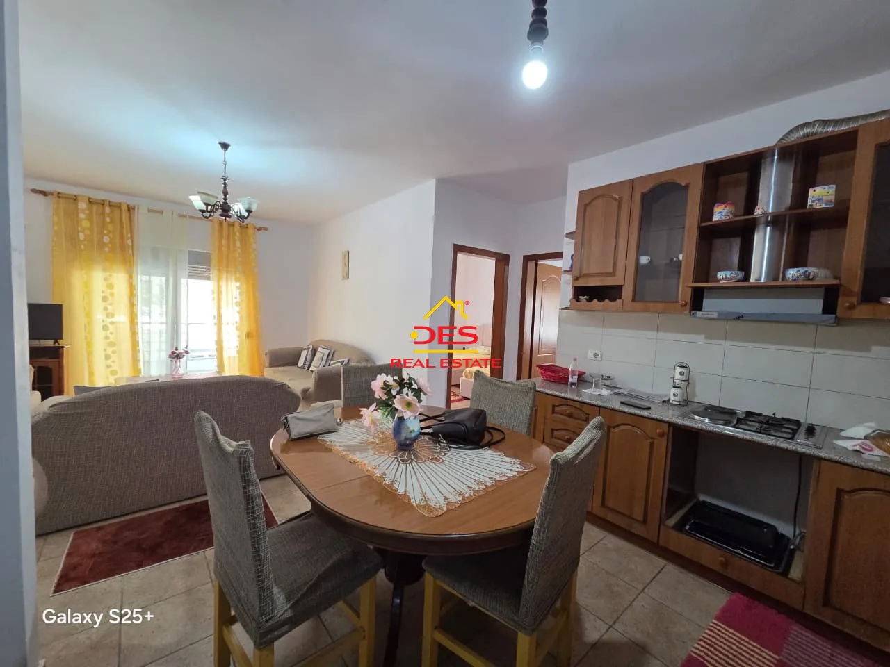 Jepet me qira apartament 2+1 në lungomare, vlorë