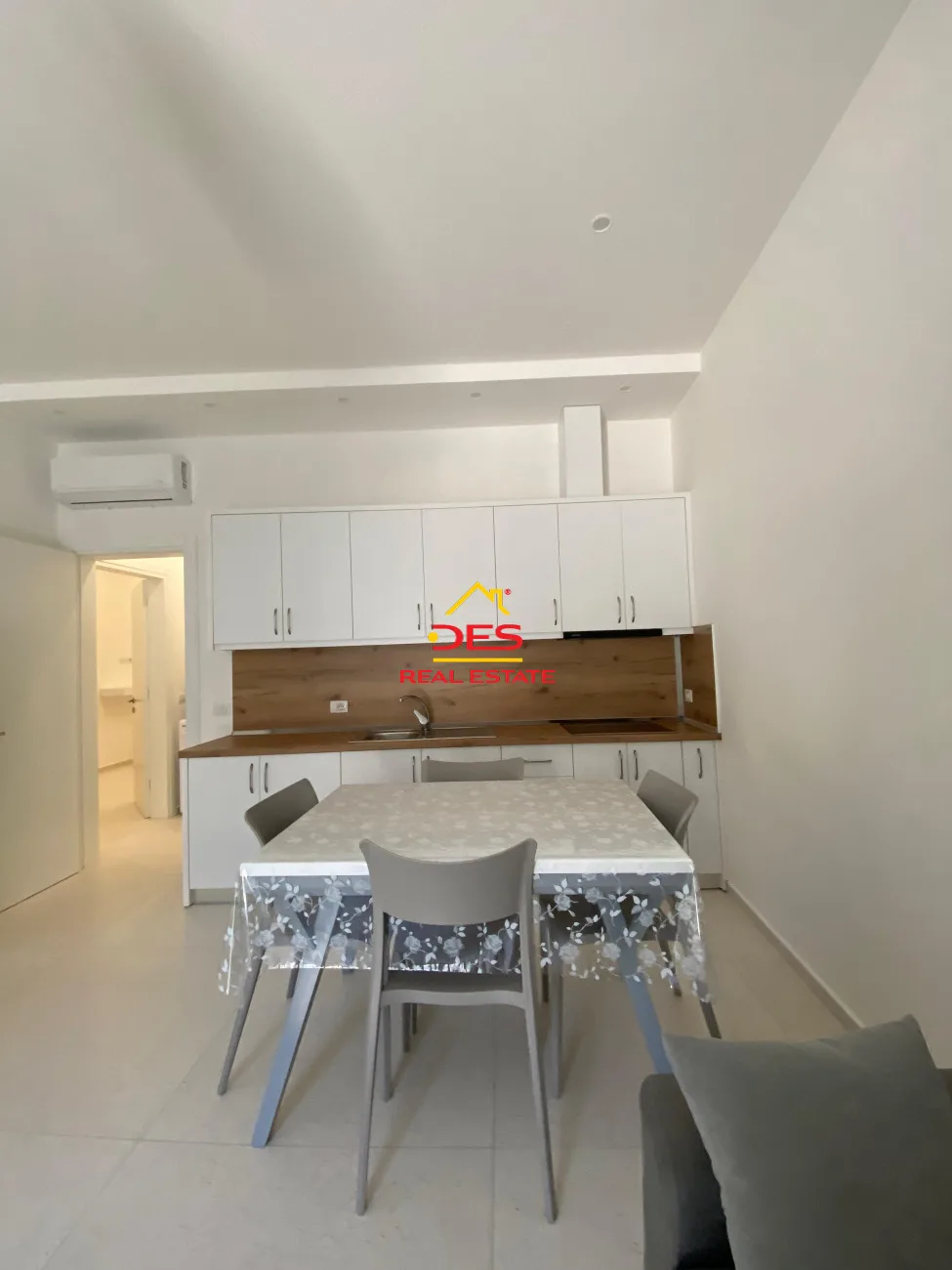 Shitet apartament 1+1 në qëndër,orikum