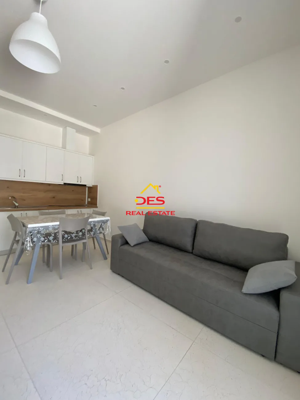 Shitet apartament 1+1 në qëndër,orikum
