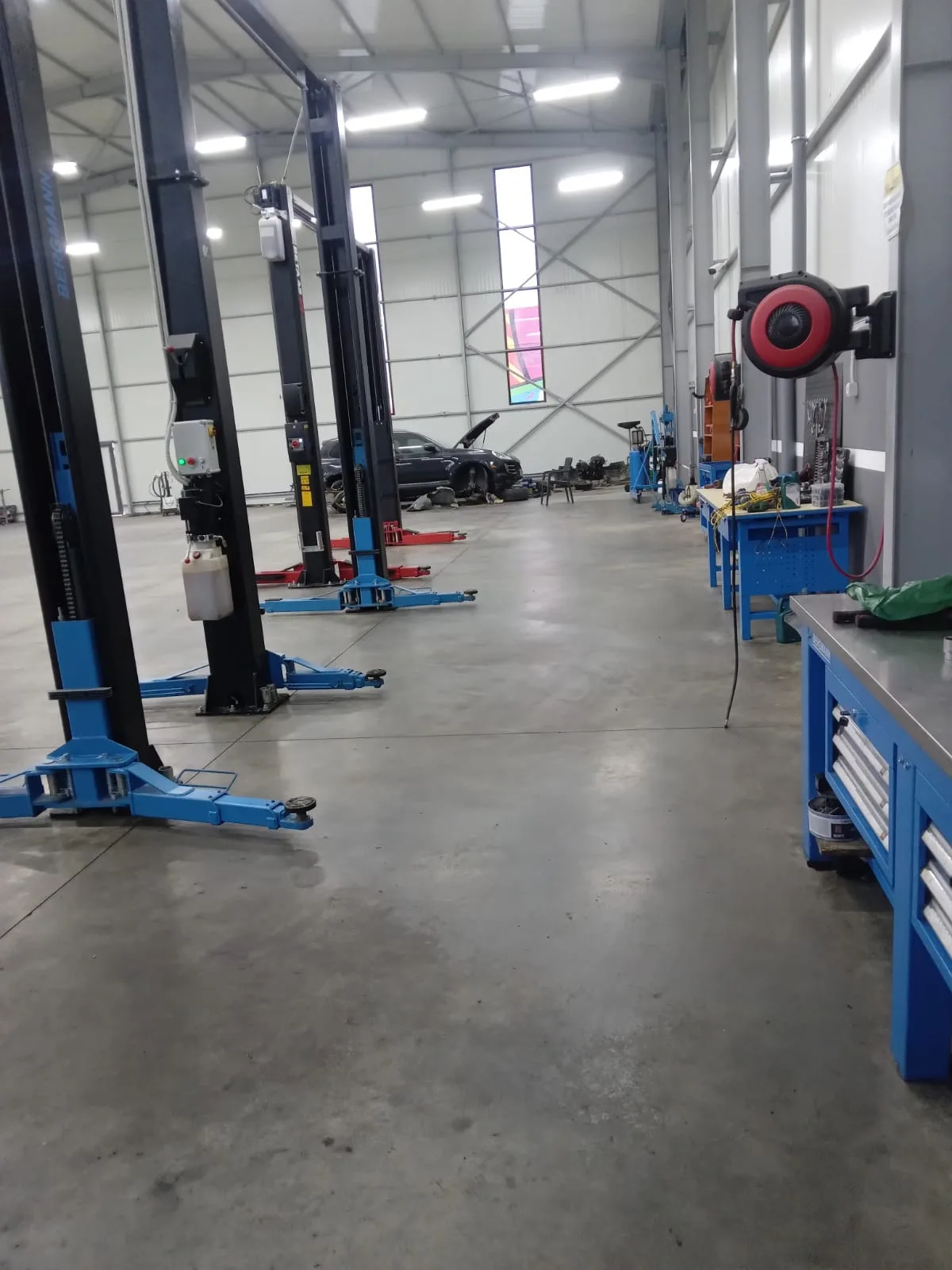 Servis Me Qera ne Autostraden Tirane-Durres (ID BM252) Tirane