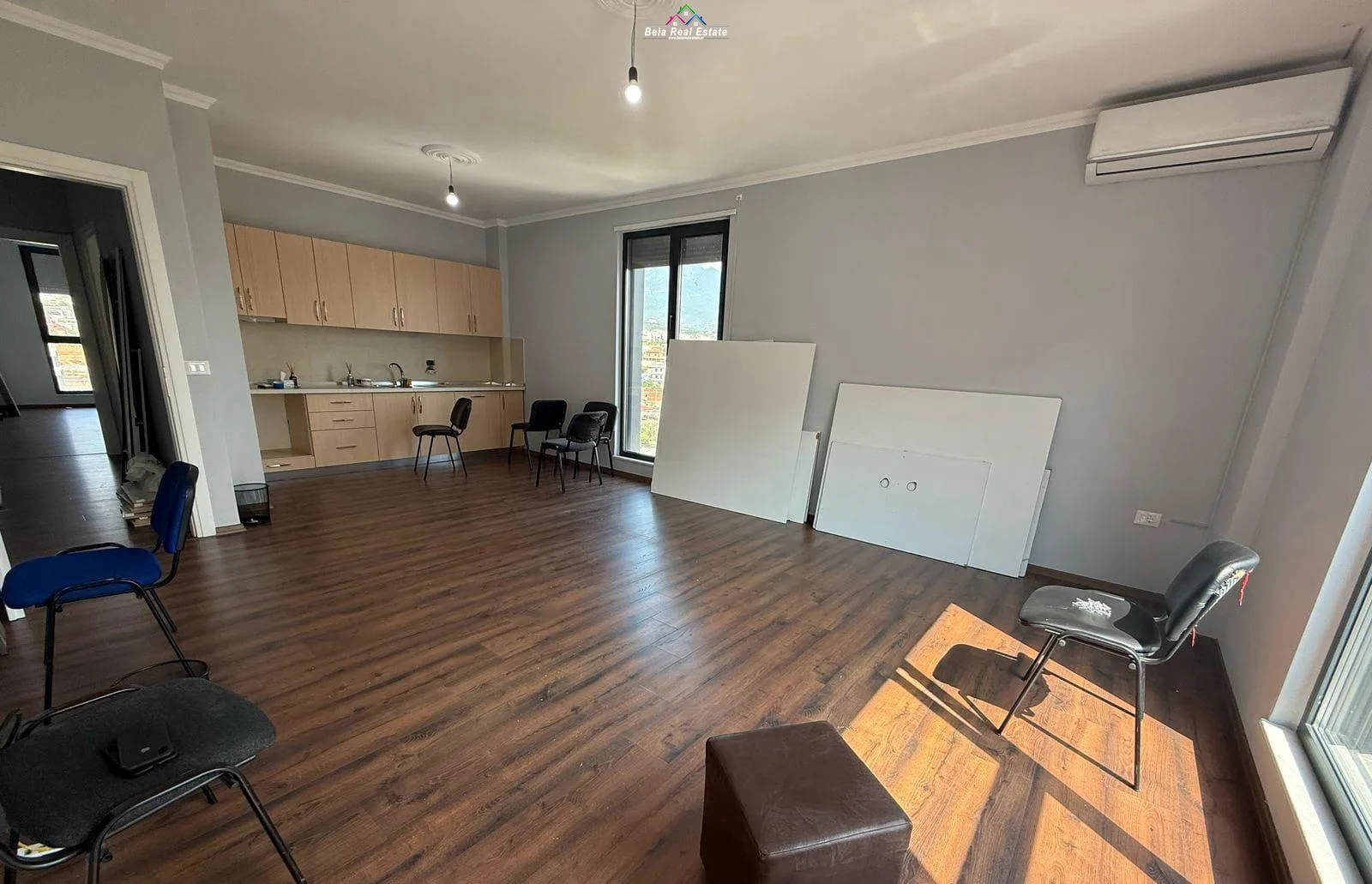Zyre me qera 3+1+post parkimi ne Porcelan (ID BZ2695) Tirane