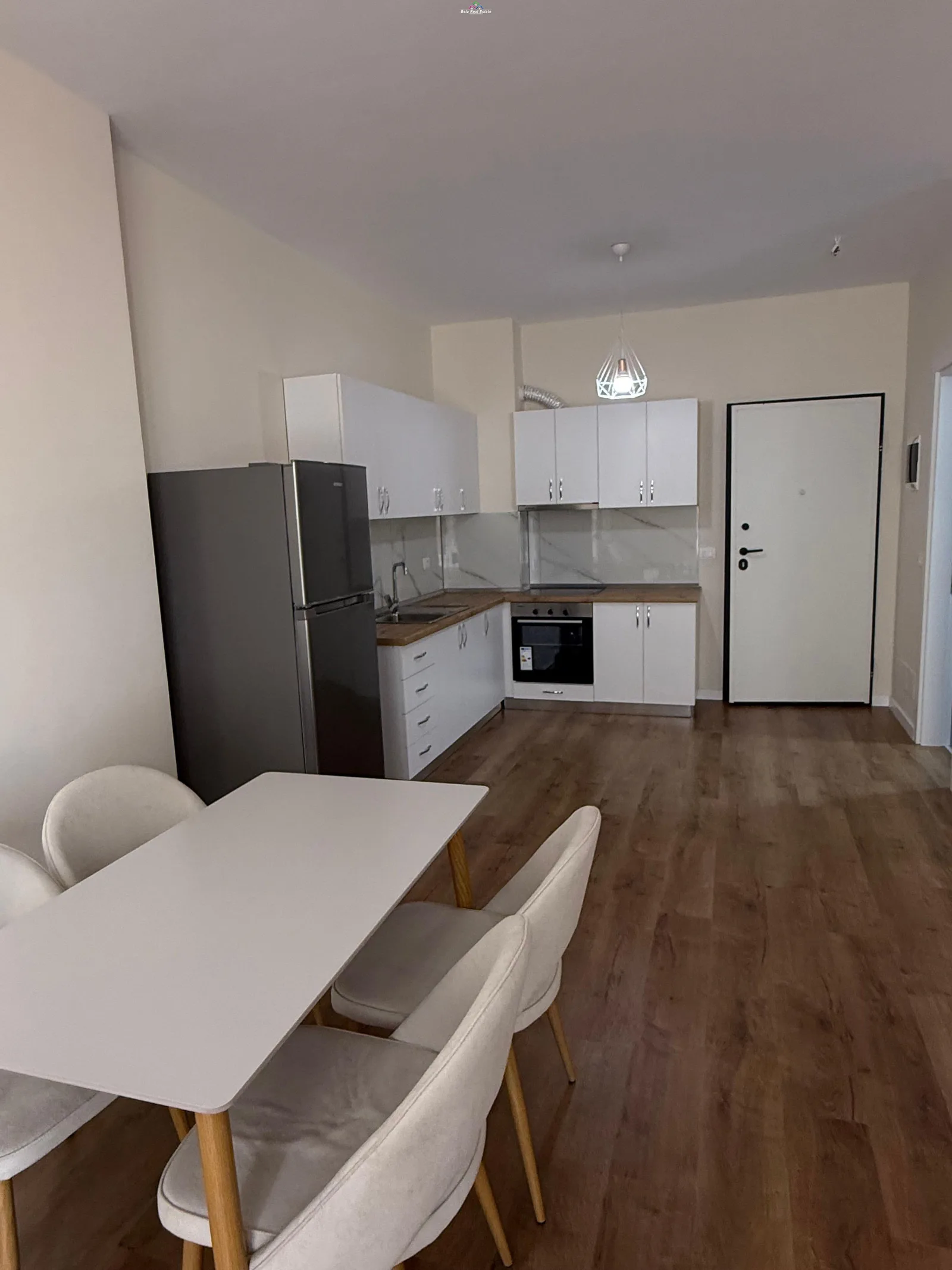 Apartament Me Qera 1+1 Ne 5 Maj ( ID B2101521) Tirane