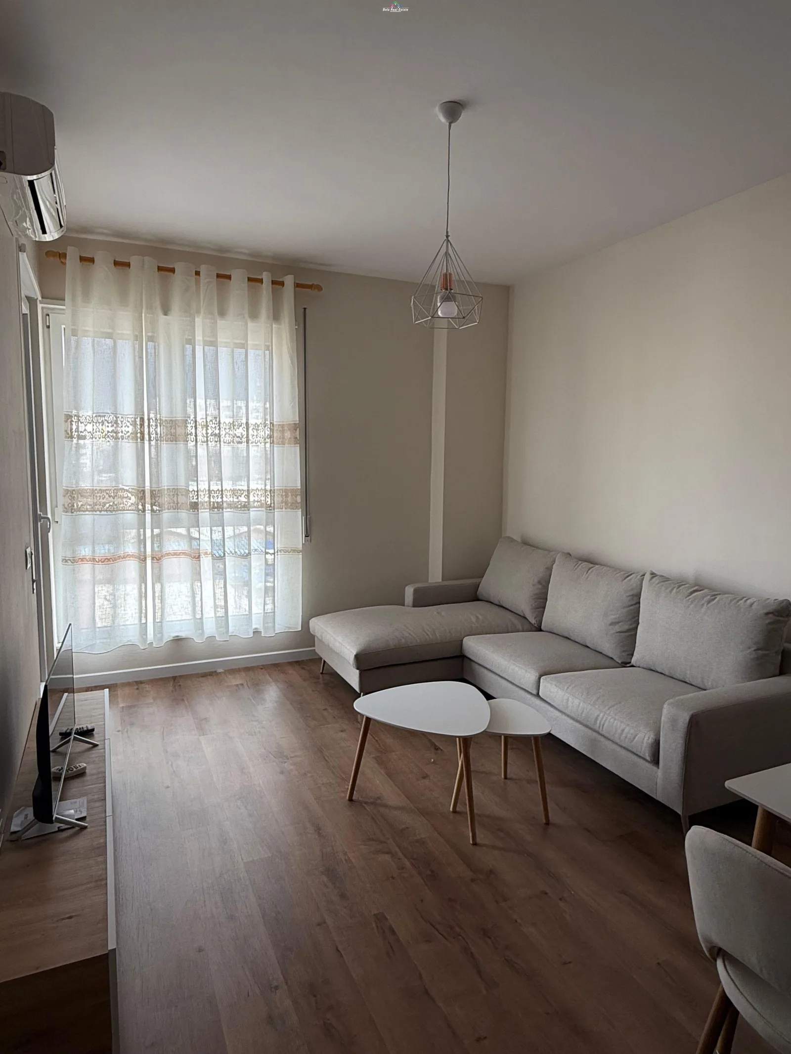 Apartament Me Qera 1+1 Ne 5 Maj ( ID B2101521) Tirane