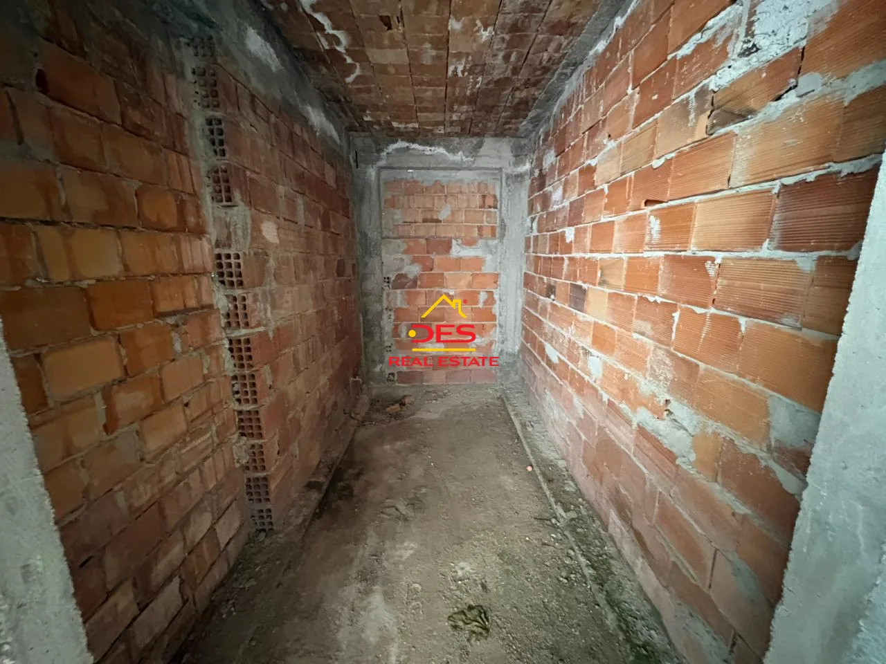 Shitet ndërtesë 2-katëshe pranë gjykatës së rrethit gjyqësor, vlorë.