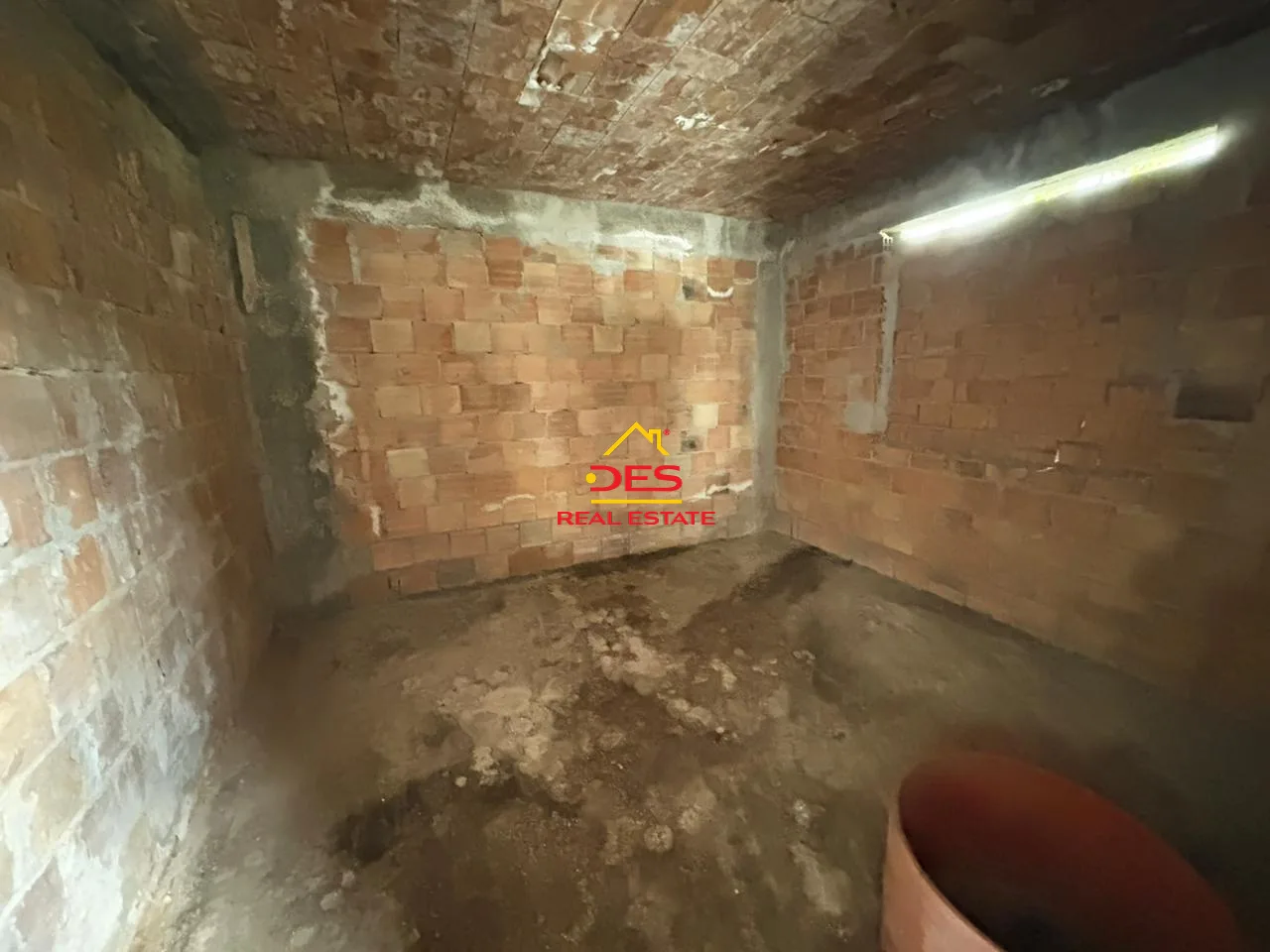 Shitet ndërtesë 2-katëshe pranë gjykatës së rrethit gjyqësor, vlorë.