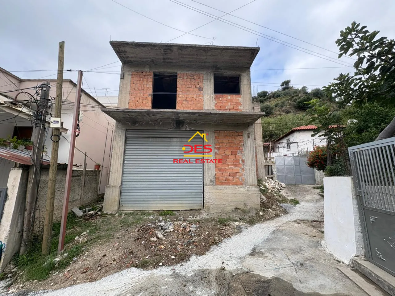 Shitet ndërtesë 2-katëshe pranë gjykatës së rrethit gjyqësor, vlorë.