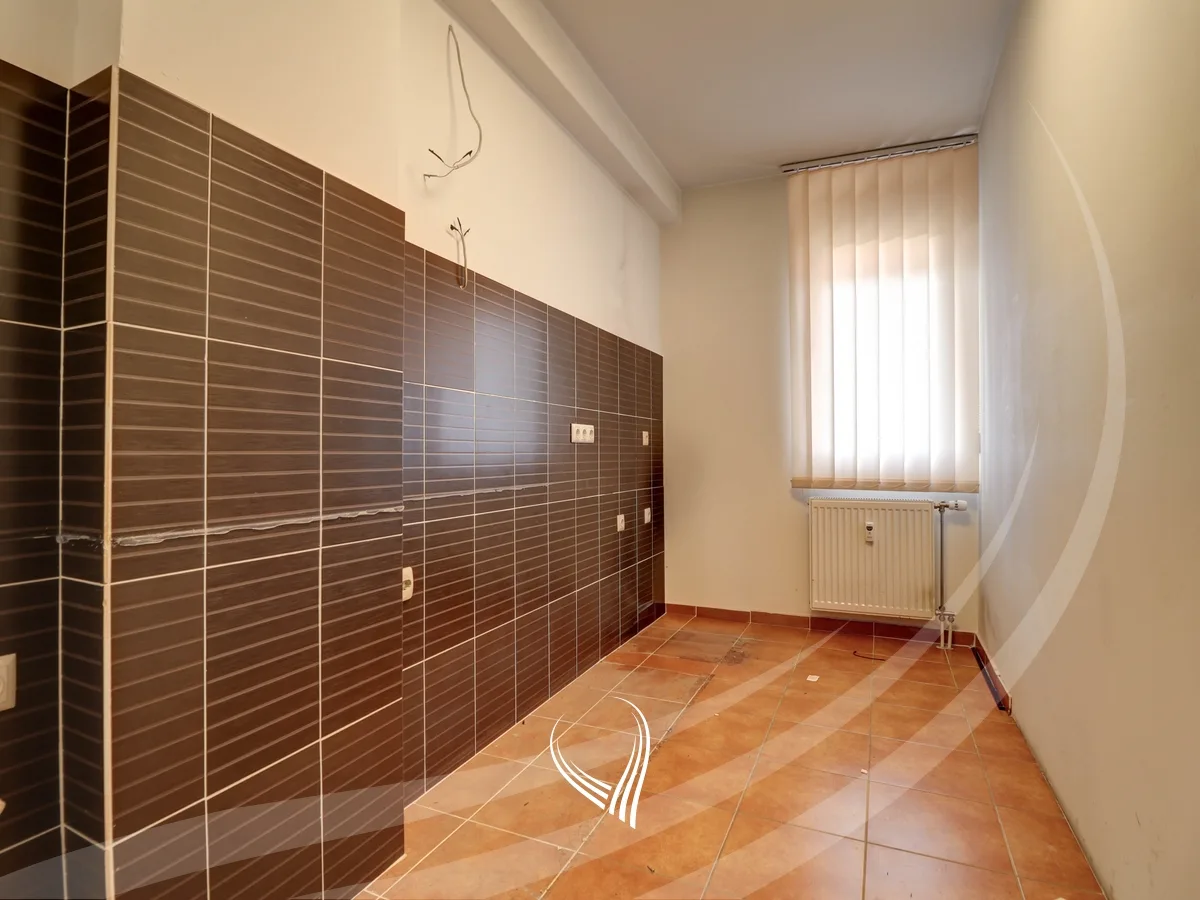 Zyre me 4 dhoma pune me qira në lagjen Arbëria – Dragodan