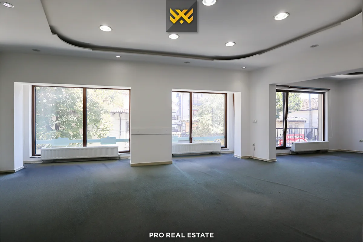 Lokal / Zyrë 178m² me #QIRA te Qendra e Vjetër