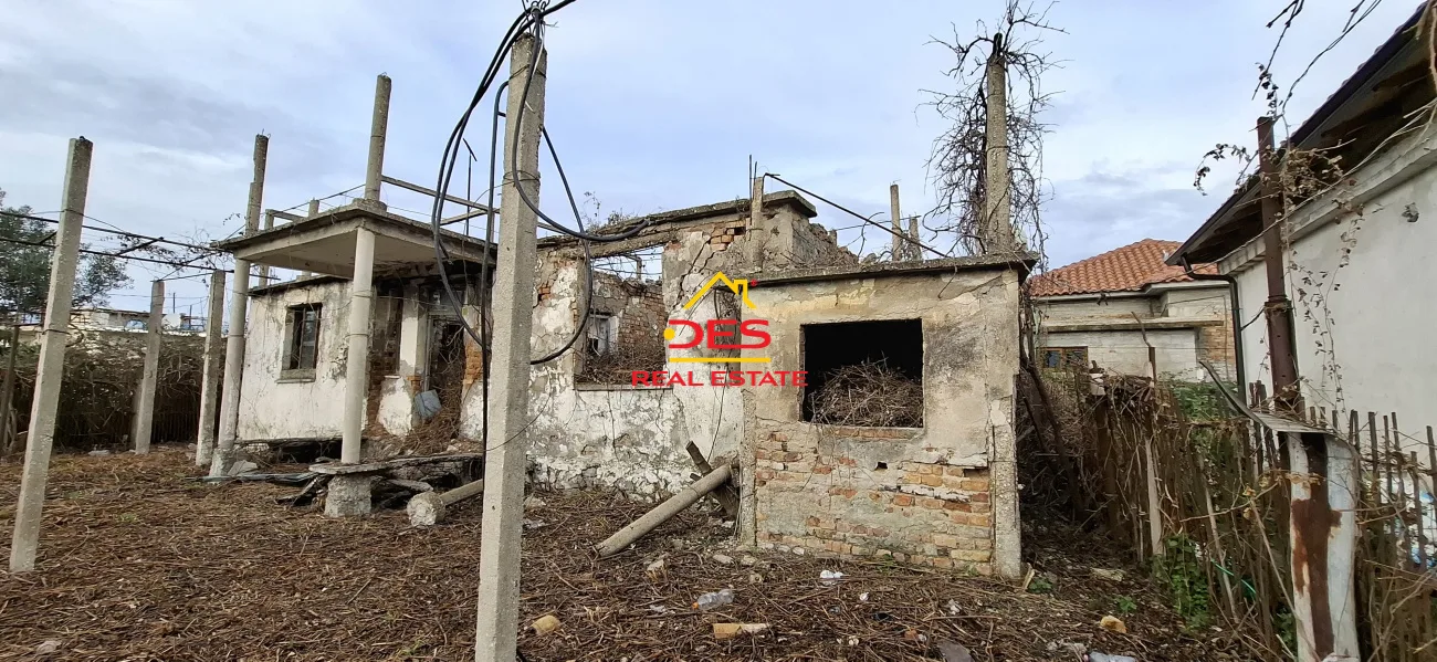 Shitet shtëpi private + truall në nartë, vlorë