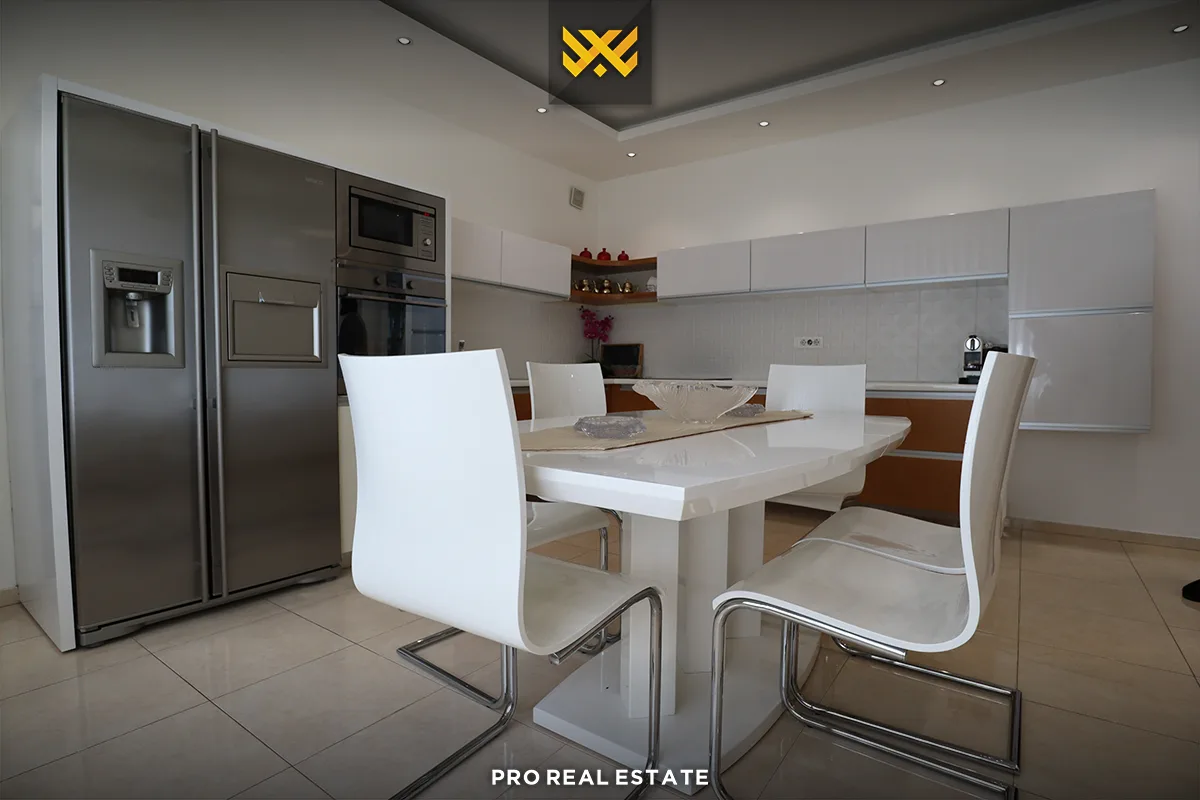 Shtëpi 438.15m² për #SHITJE në Veternik.