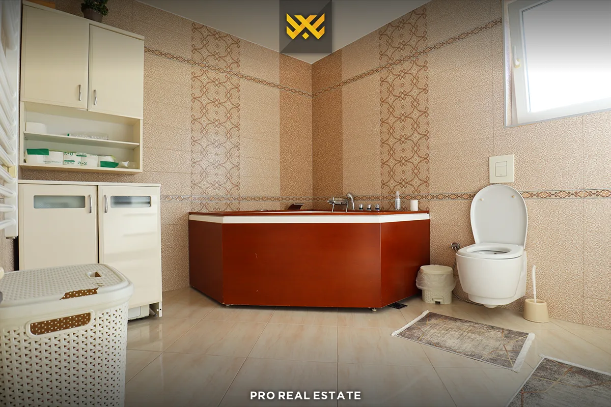 Shtëpi 438.15m² për #SHITJE në Veternik.