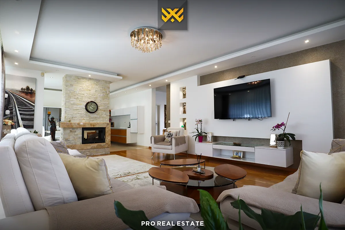 Shtëpi 438.15m² për #SHITJE në Veternik.